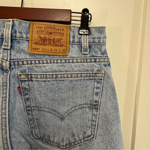 Vintage Levi’s Women’s Blue Jeans High-rise, Tapered Leg - Picture 4 of 8